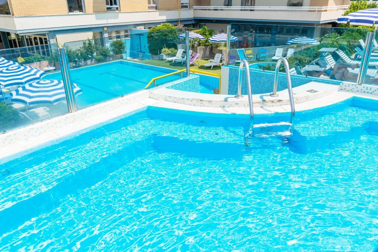 Hotel Caesar Cesenatico Exteriör bild