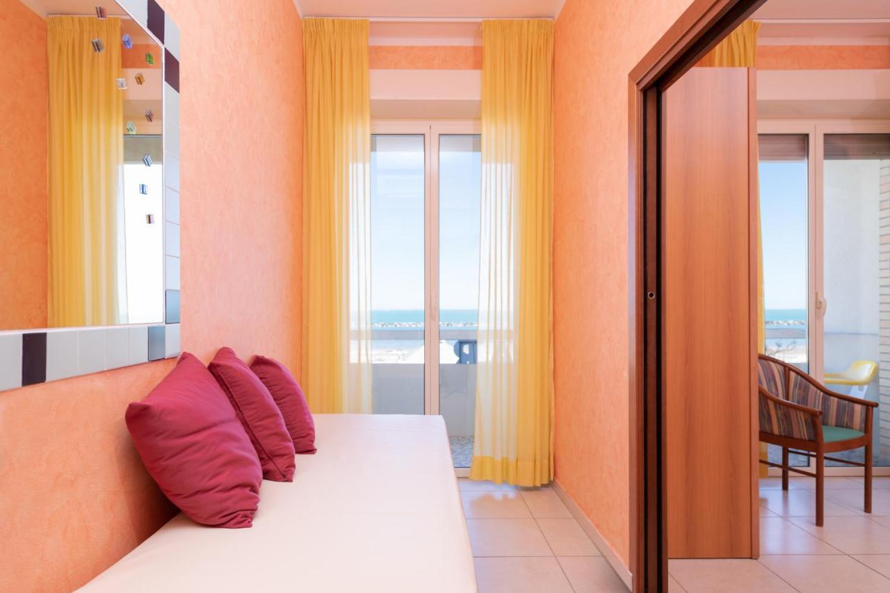 Hotel Caesar Cesenatico Exteriör bild