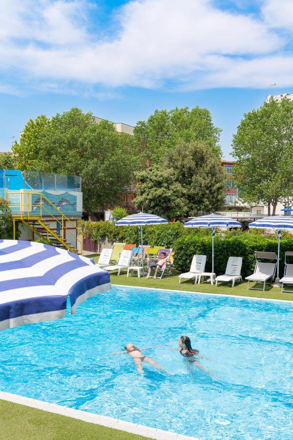 Hotel Caesar Cesenatico Exteriör bild