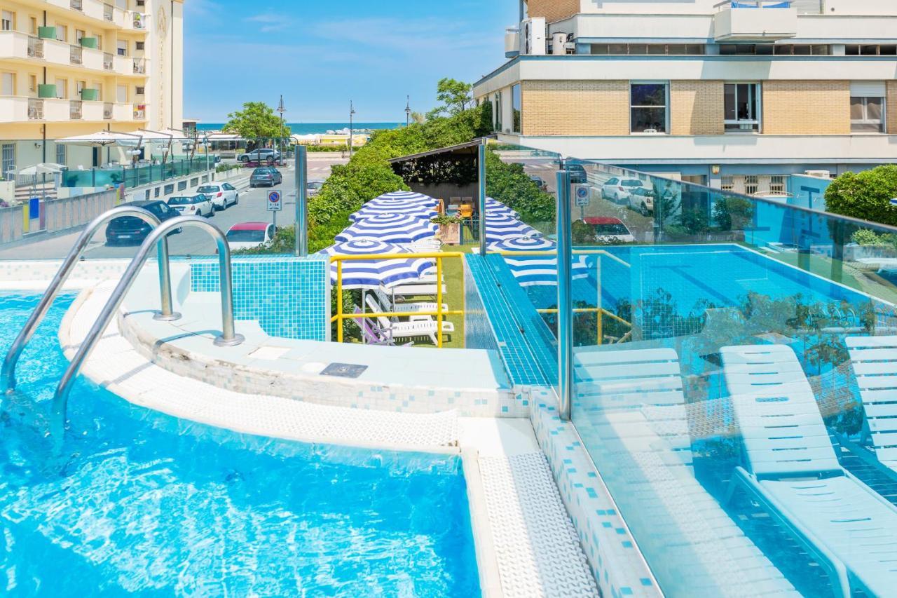 Hotel Caesar Cesenatico Exteriör bild
