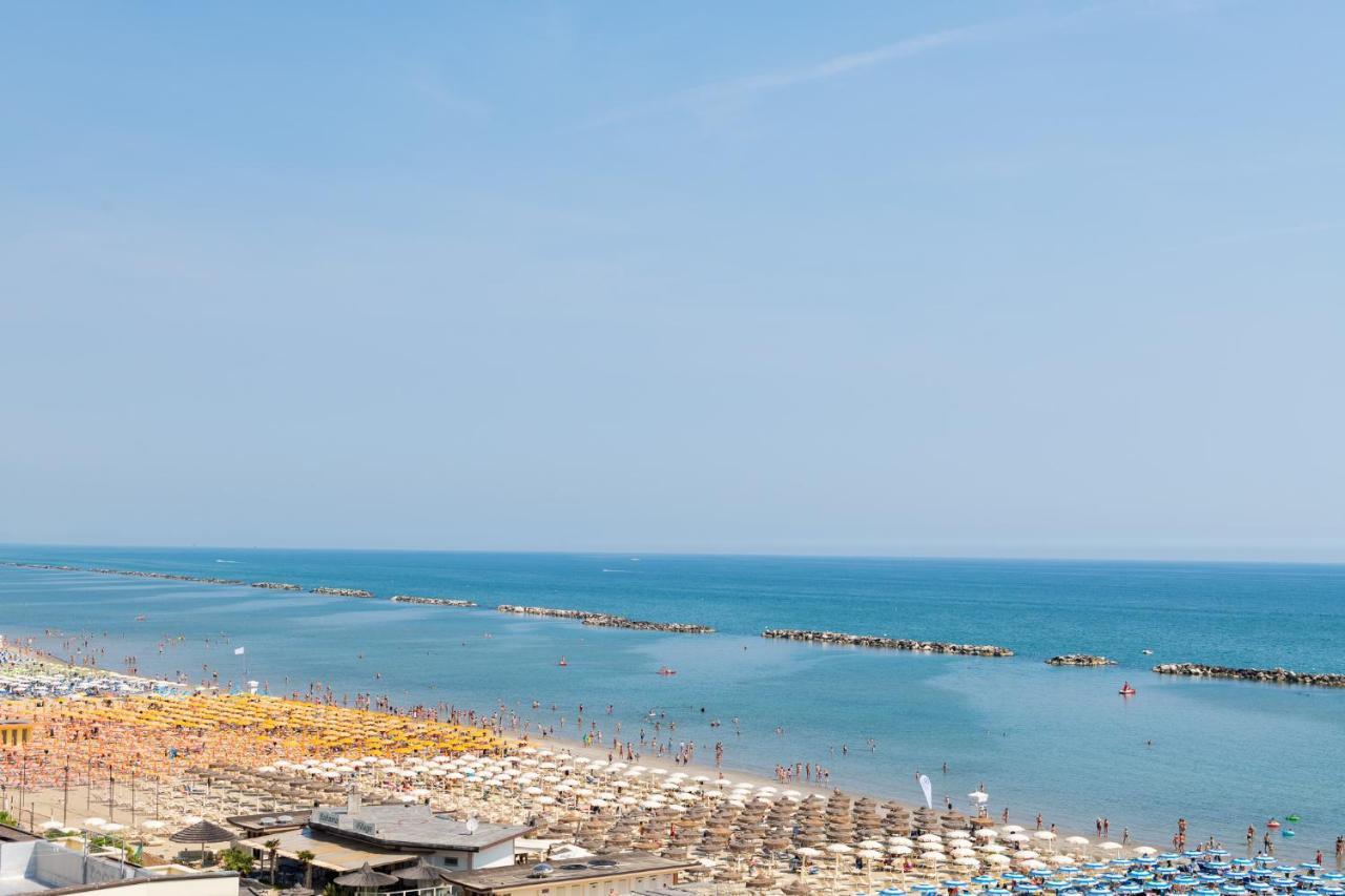 Hotel Caesar Cesenatico Exteriör bild