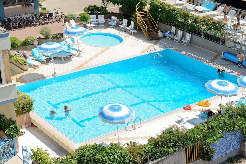 Hotel Caesar Cesenatico Exteriör bild